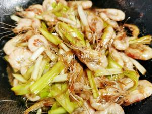 小岛上—韭黄炒海白虾的做法 步骤6
