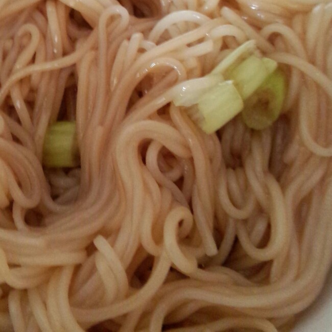 葱爆面—就是汪涵在天天向上里面做的那个啦