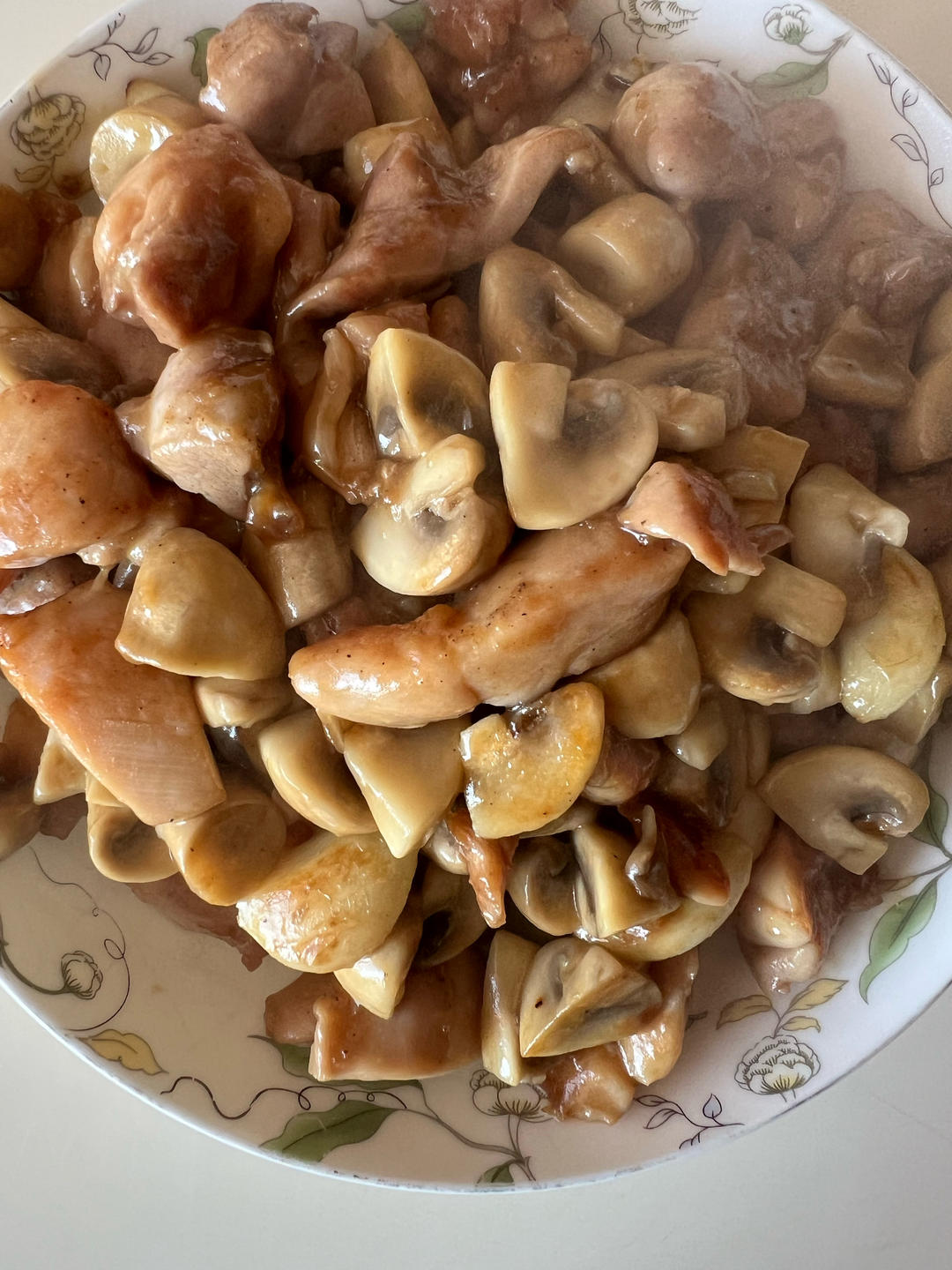 蒜香鸡腿肉丁炒口蘑