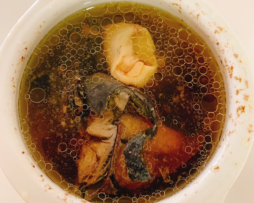 养生汤系列：花胶乌鸡红枣炖汤的做法