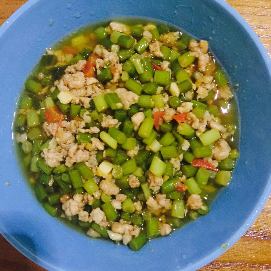 蒜薹肉末拌面卤