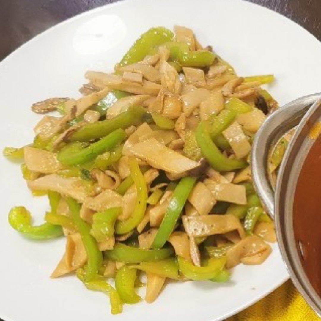 青椒素炒杏鲍菇