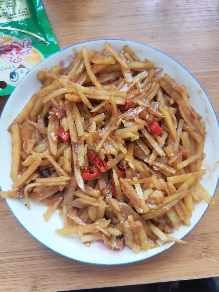 〈辣椒炒土豆丝〉，新手必学，欣小厨 😉