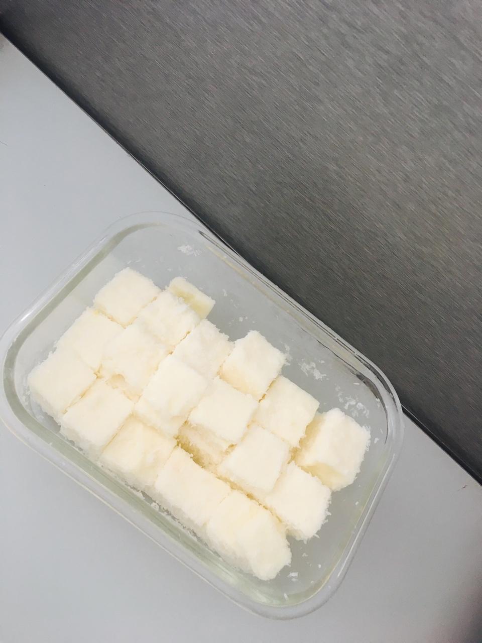 椰丝牛奶小方糕