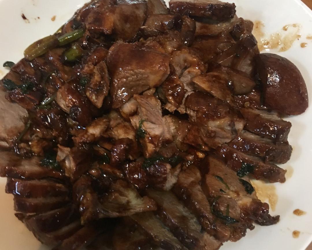 卤猪舌头