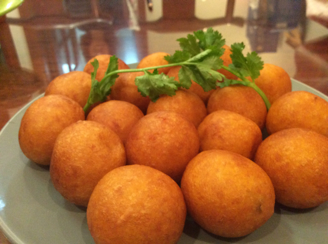 妈妈教炸的红薯丸子