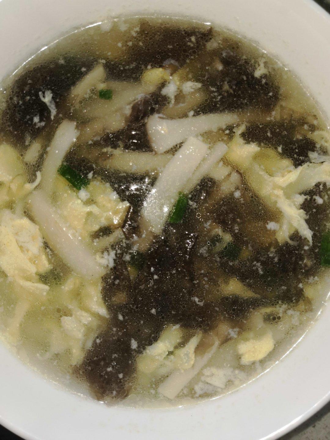 杏鲍菇丝蛋花汤