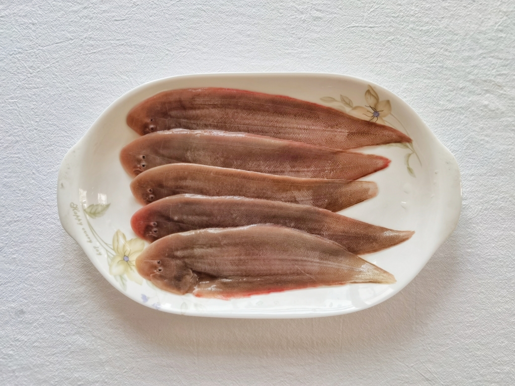 红烧舌头鱼/海龙利/龙利鱼的做法 步骤2
