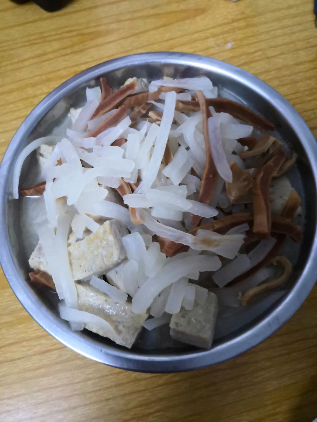 鱿鱼萝卜汤