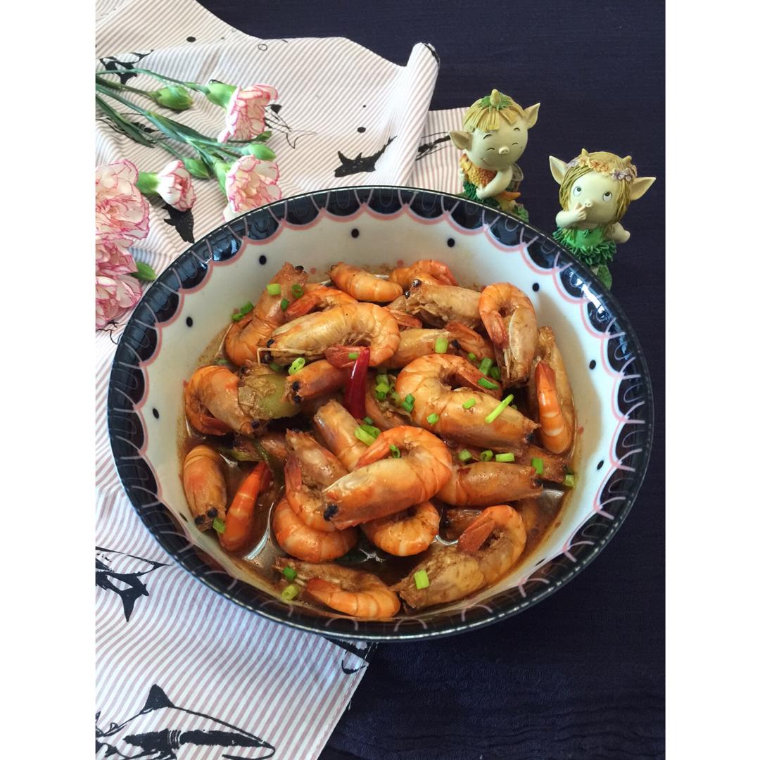 轻歌曼舞的猪做的十三香螺丝虾(罗氏虾)