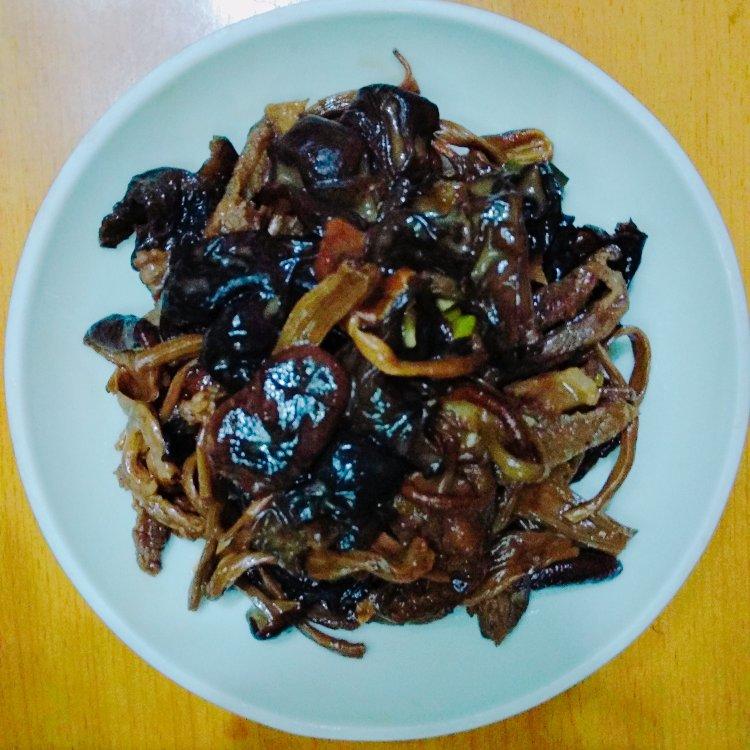 牛肉丝炒茶树菇