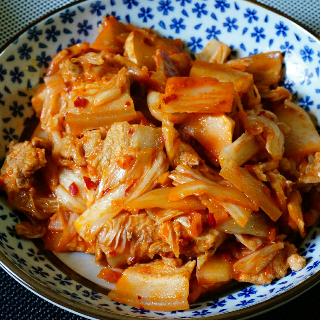 泡菜炒五花肉