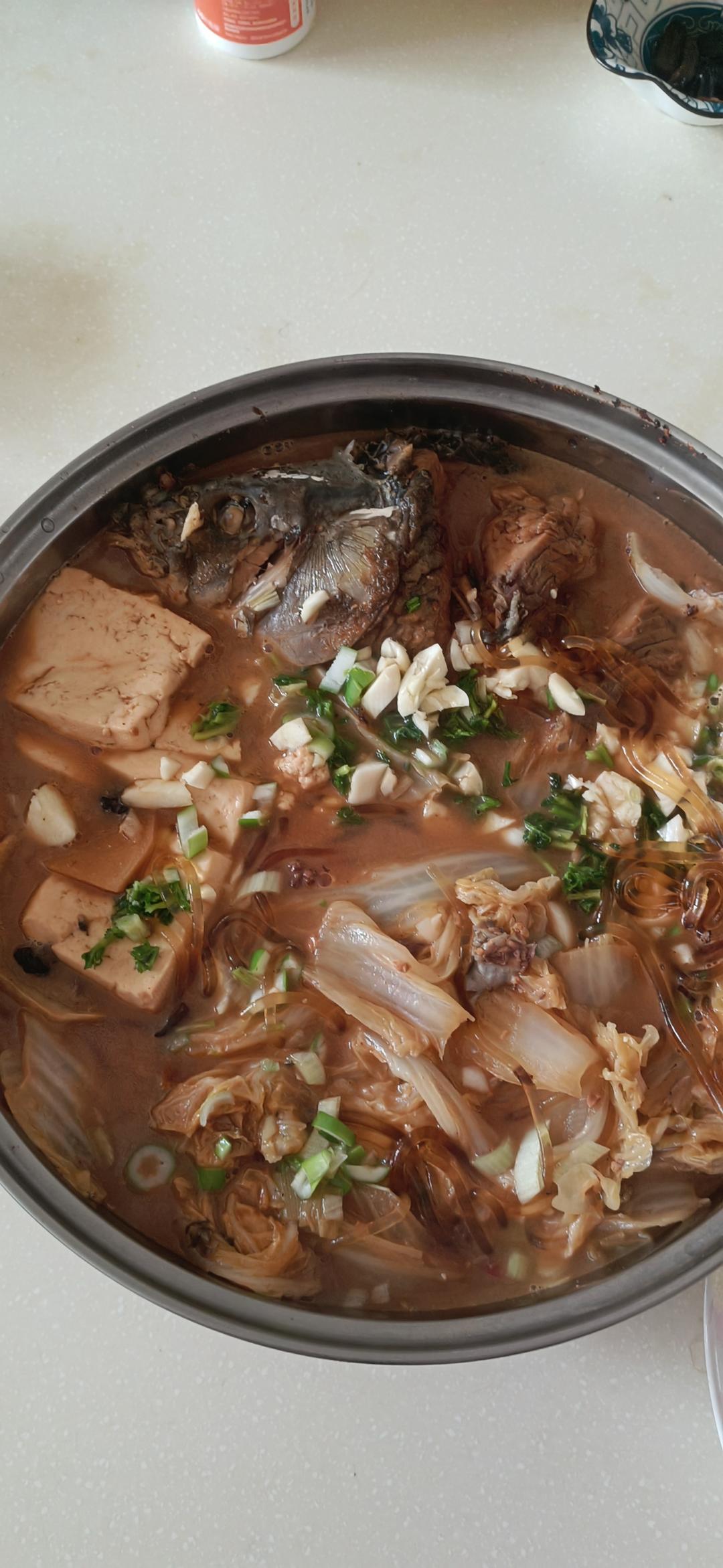 得莫利炖鱼《春江开 炖一条家乡味的开江鱼》