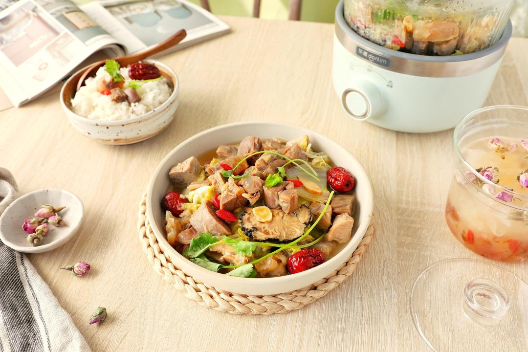 秋季养生川芎炖牛肉+玫瑰桃胶银耳羹的做法