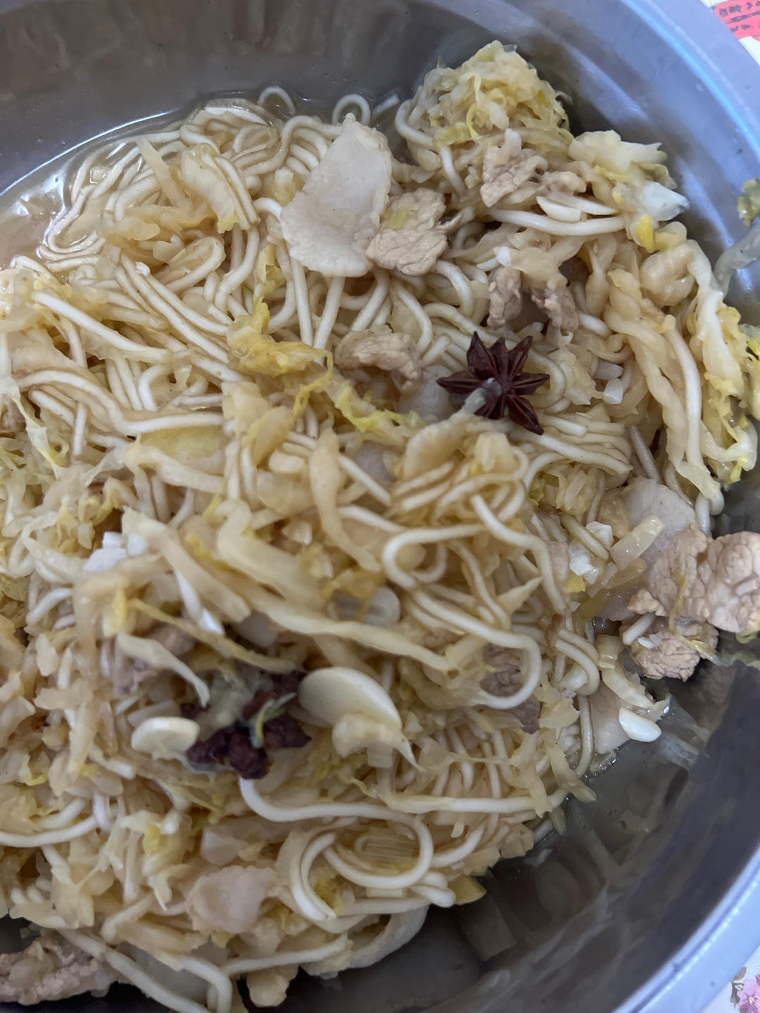 东北酸菜猪肉炖粉条