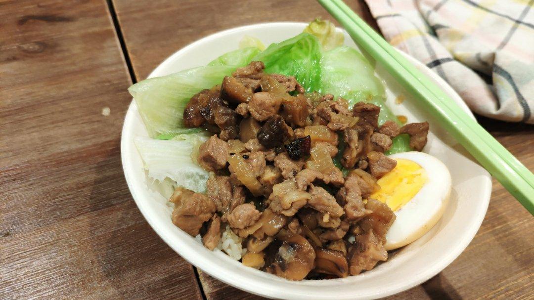 洋葱酥卤肉饭