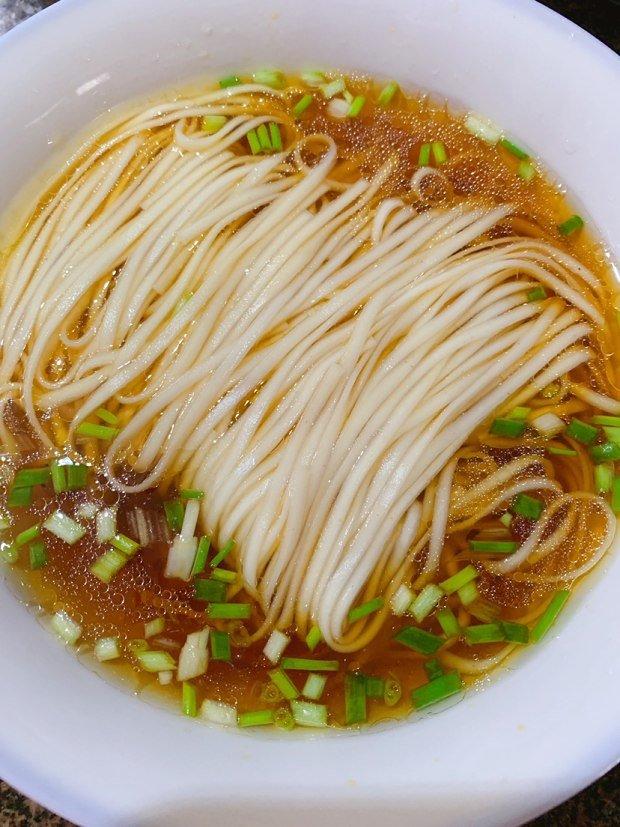 热汤面