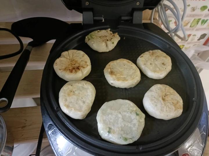 薄皮白菜馅饼，不用发面，柔软多汁太好吃了