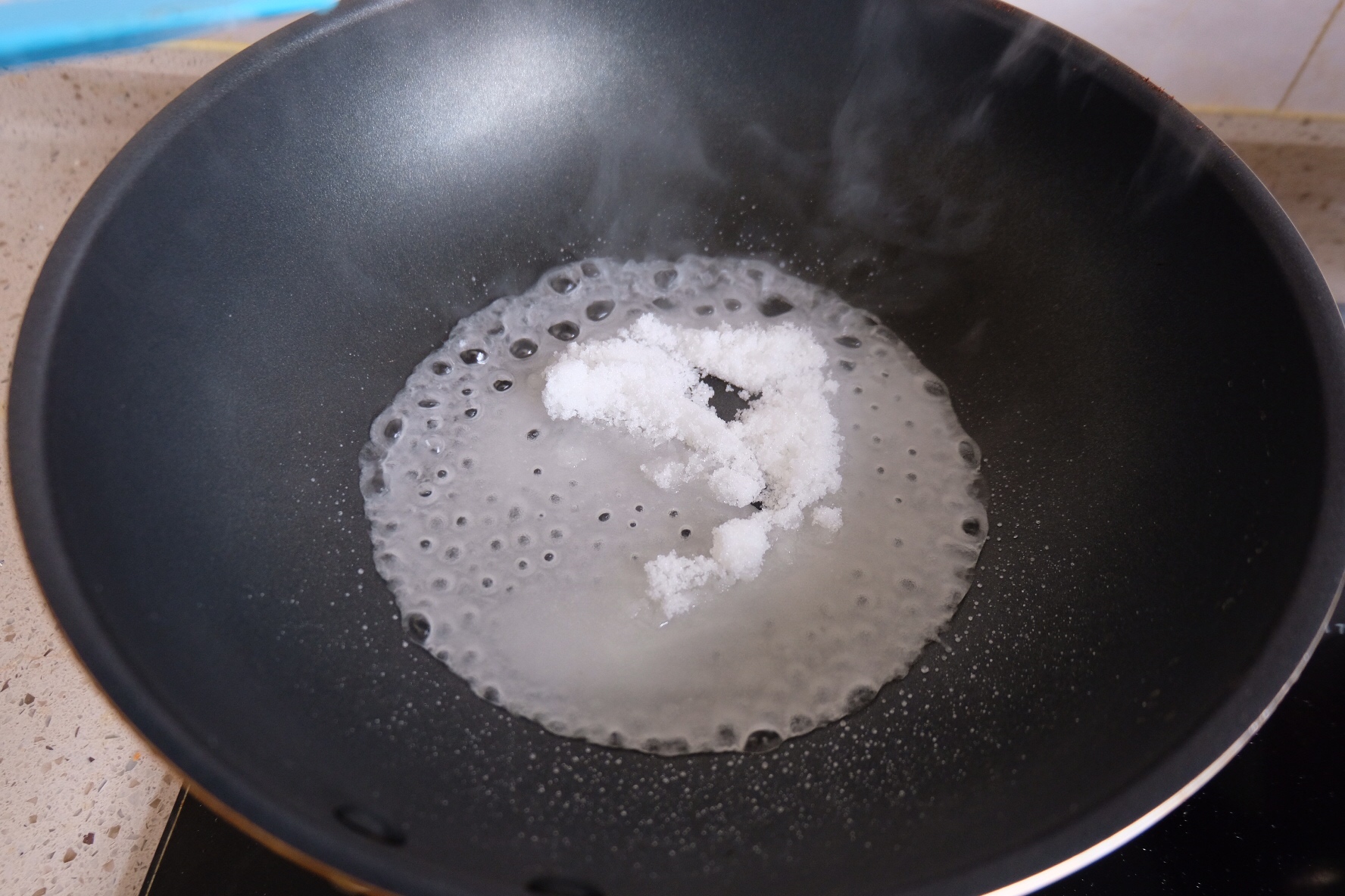 糖霜花生米的做法 步骤4