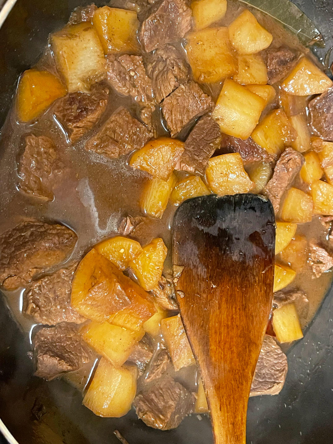 入口即化的广式萝卜牛腩煲