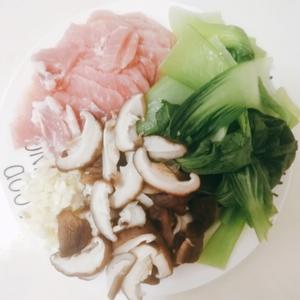 香菇油菜炒肉的做法 步骤1