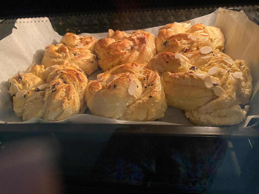 《Tinrry+》斑斓椰香蔓越莓面包