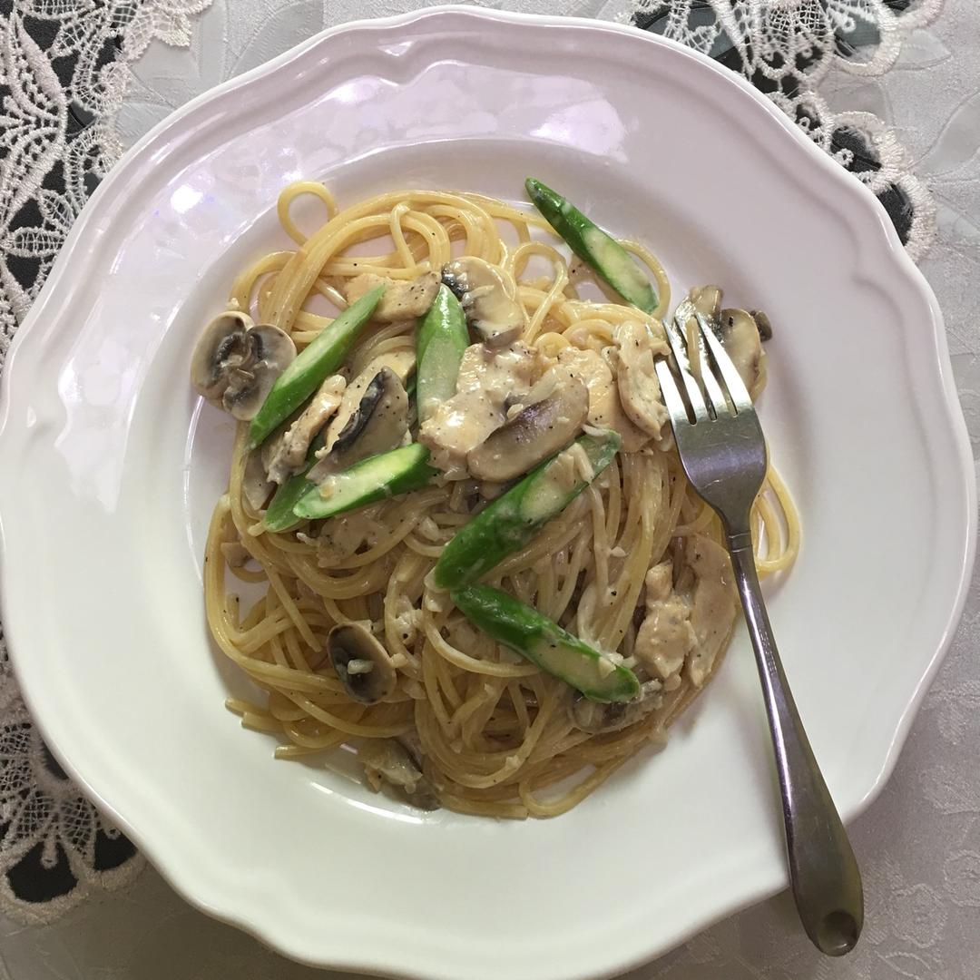奶油鸡肉蘑菇意大利面 Cream of Mushroom Chicken Pasta