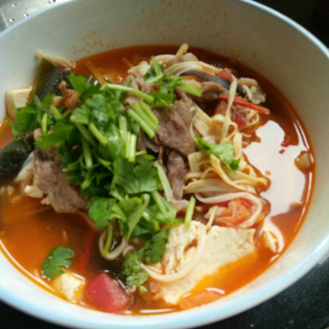 金针菇肥牛番茄锅