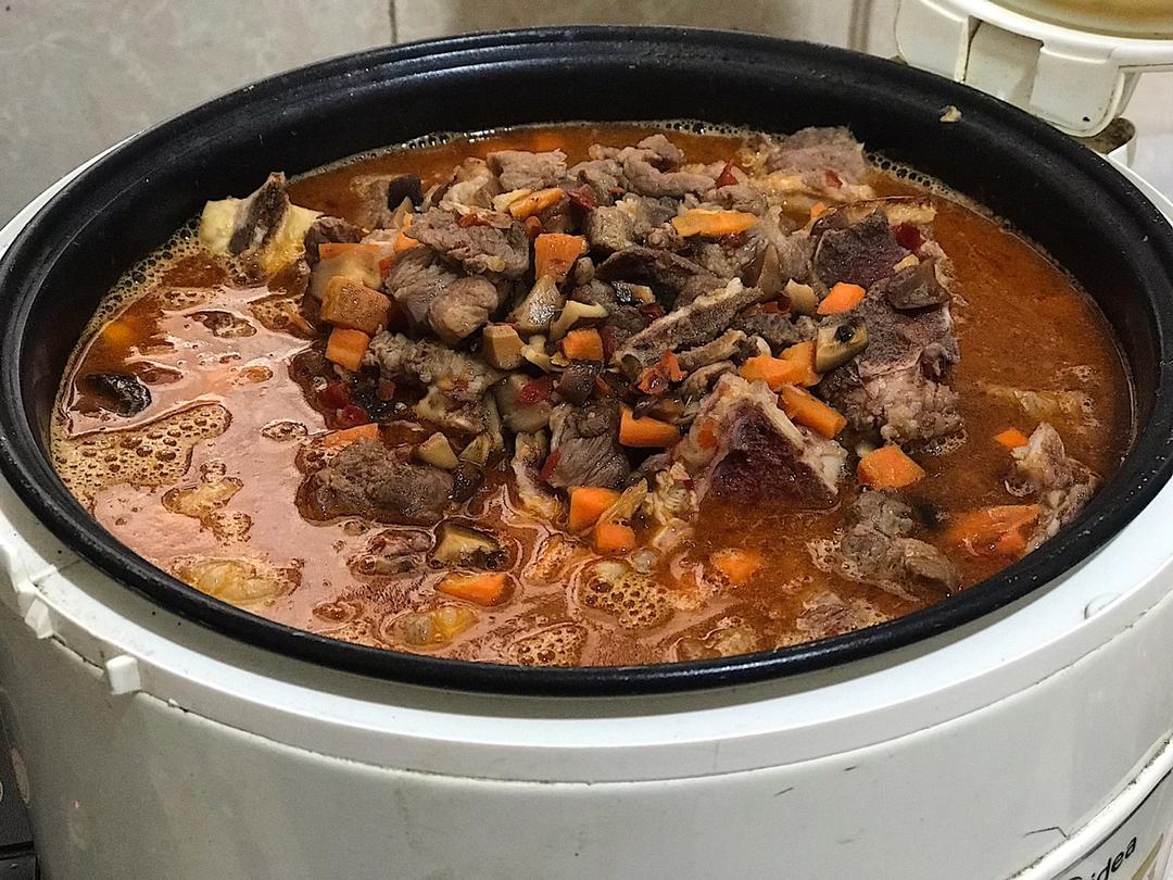 喷香排骨焖饭（爆好吃）