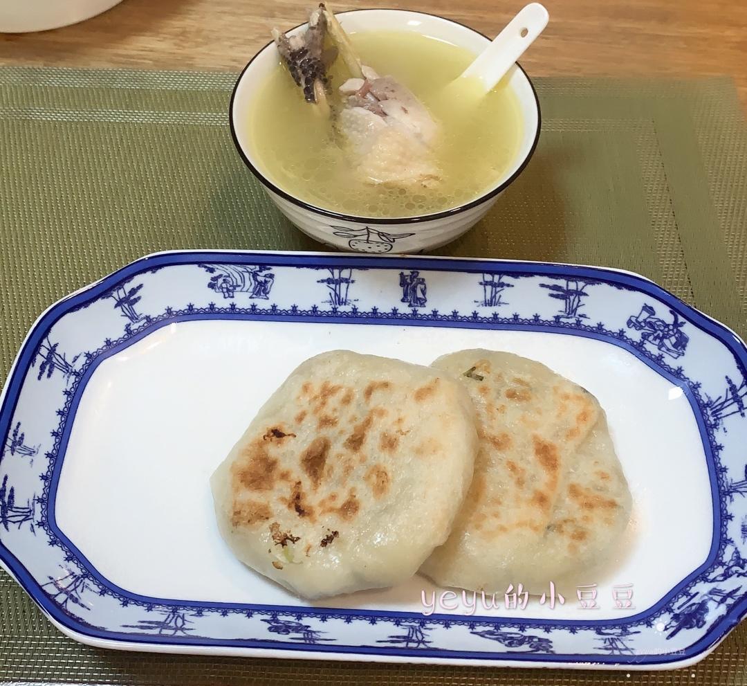 薄皮萝卜丝馅饼，冷了也不硬，荤、素都可以