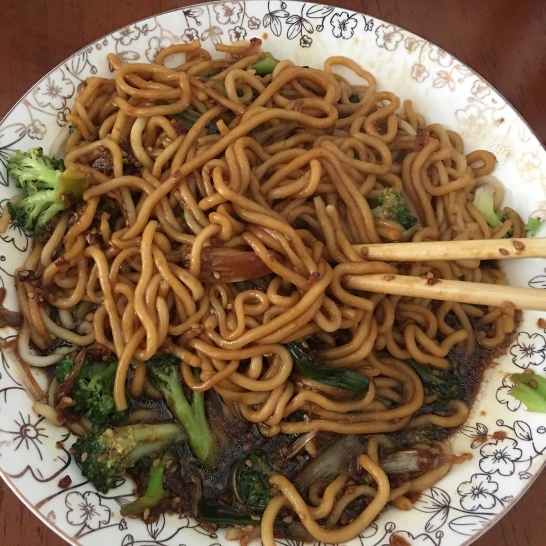 10分钟搞定的一碗葱油拌面
