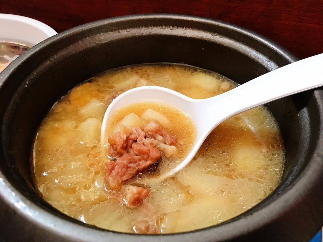 牛肉炖萝卜