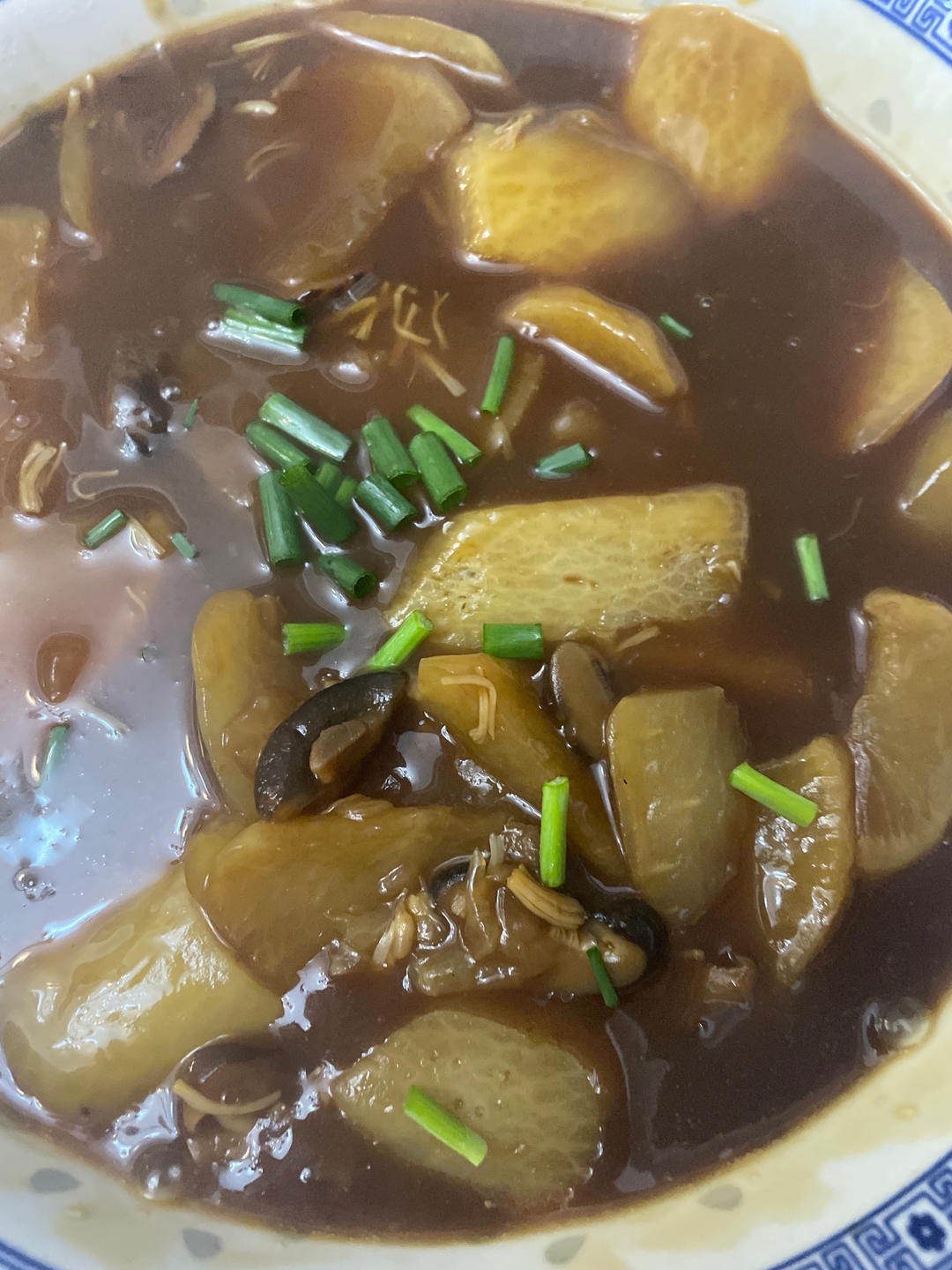 比肉好吃的【鲍汁萝卜煲】，成本5元，热乎饱全家！