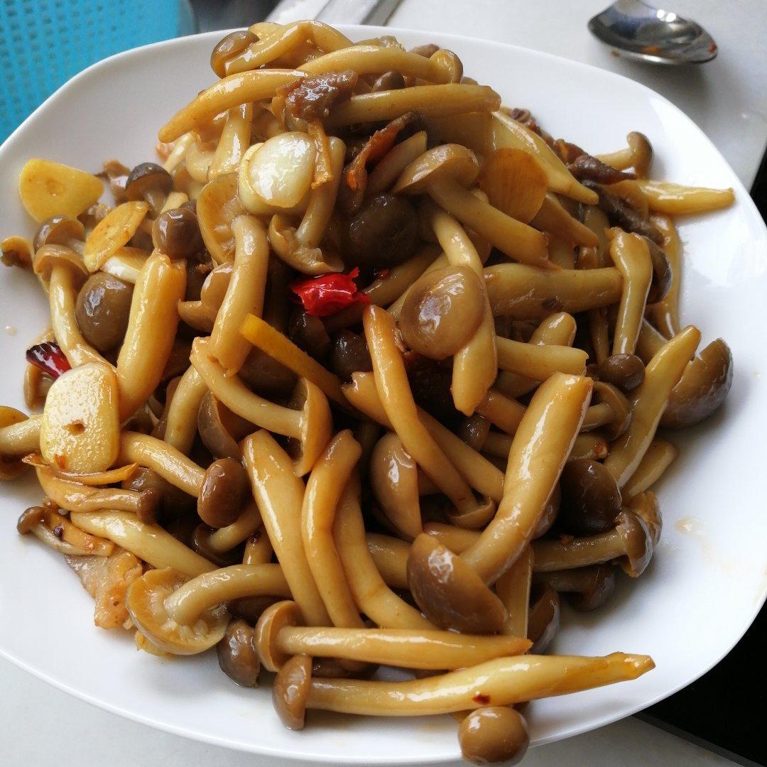 乔麻麻2018做的五花肉炒蟹味菇