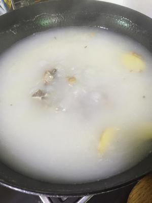 广东靓汤--莲藕猪骨汤的做法 步骤5