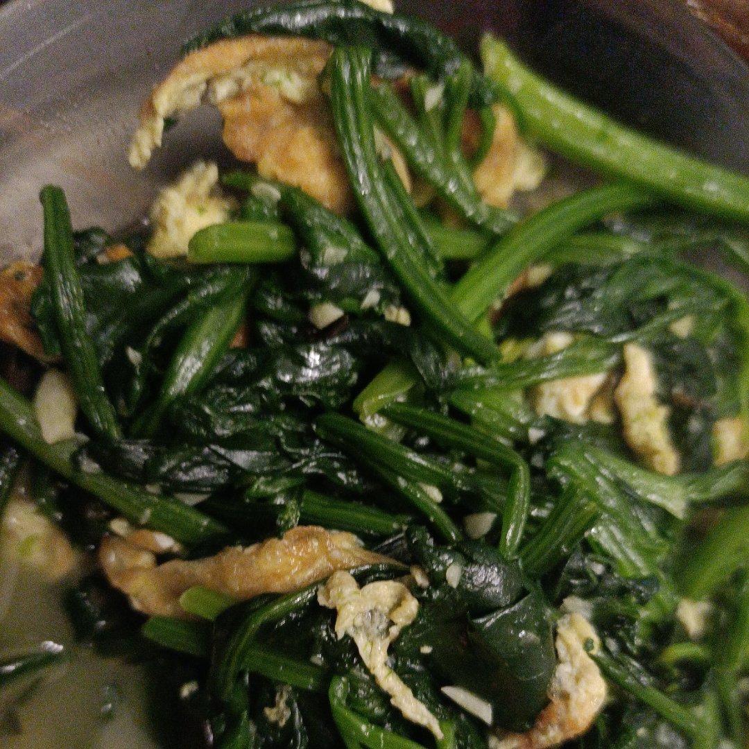 菠菜炒鸡蛋