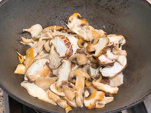 橄榄油炒蘑菇（仿西贝）的做法 步骤2