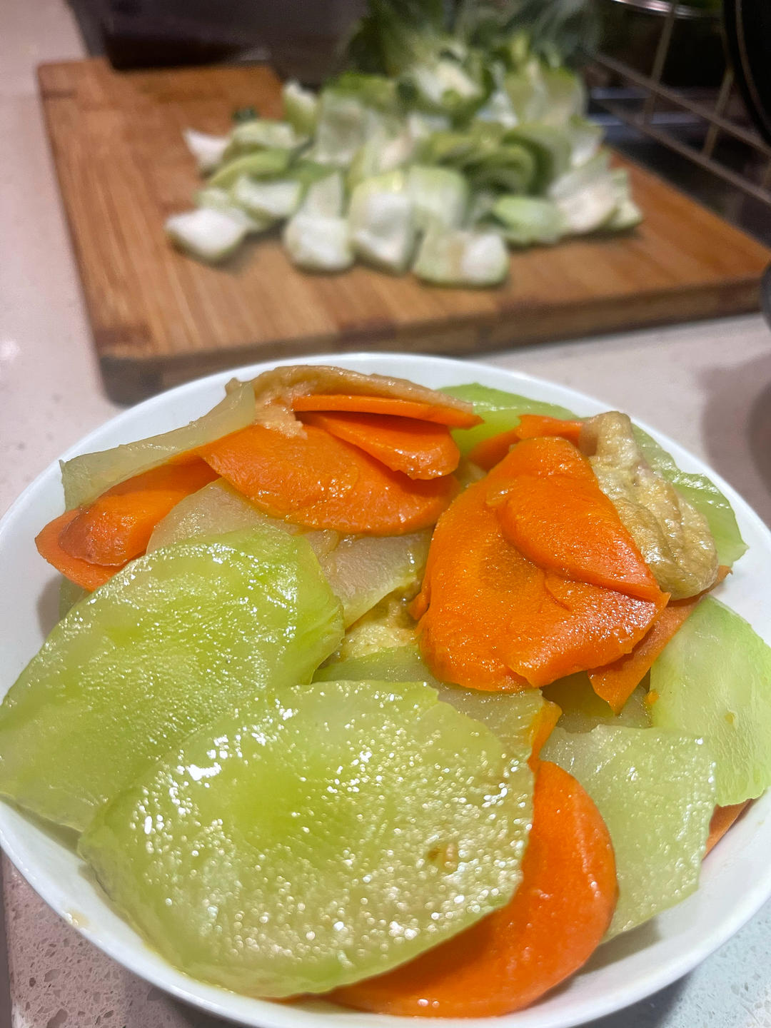 莴苣胡萝卜片烧面筋