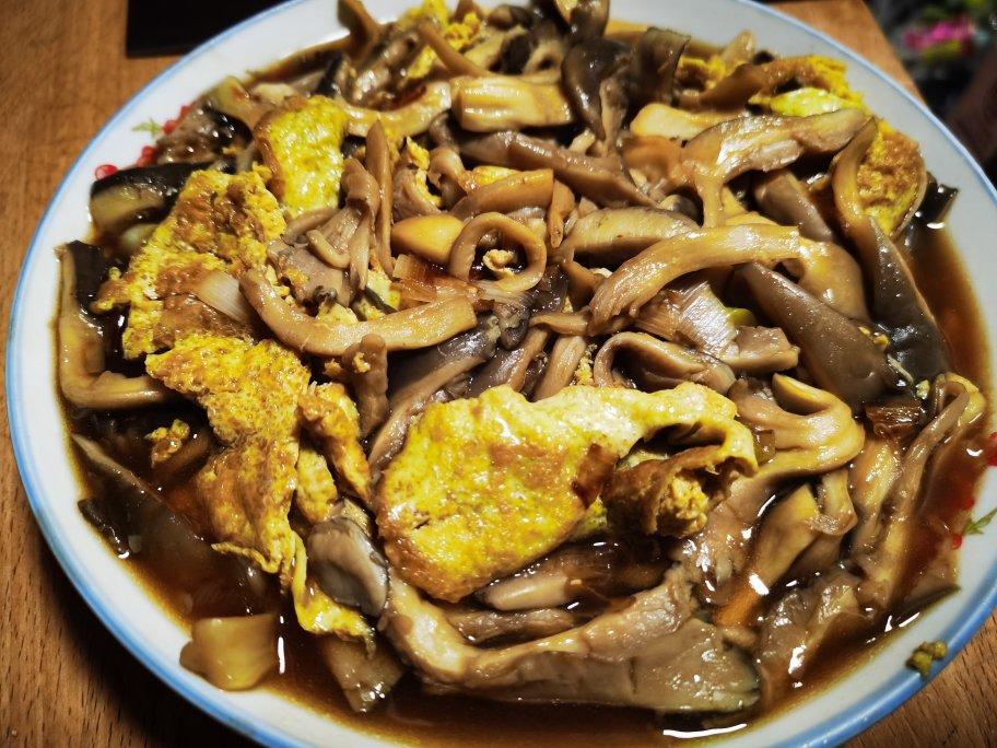 平菇青椒炒鸡蛋 好吃又营养的超快手家常菜