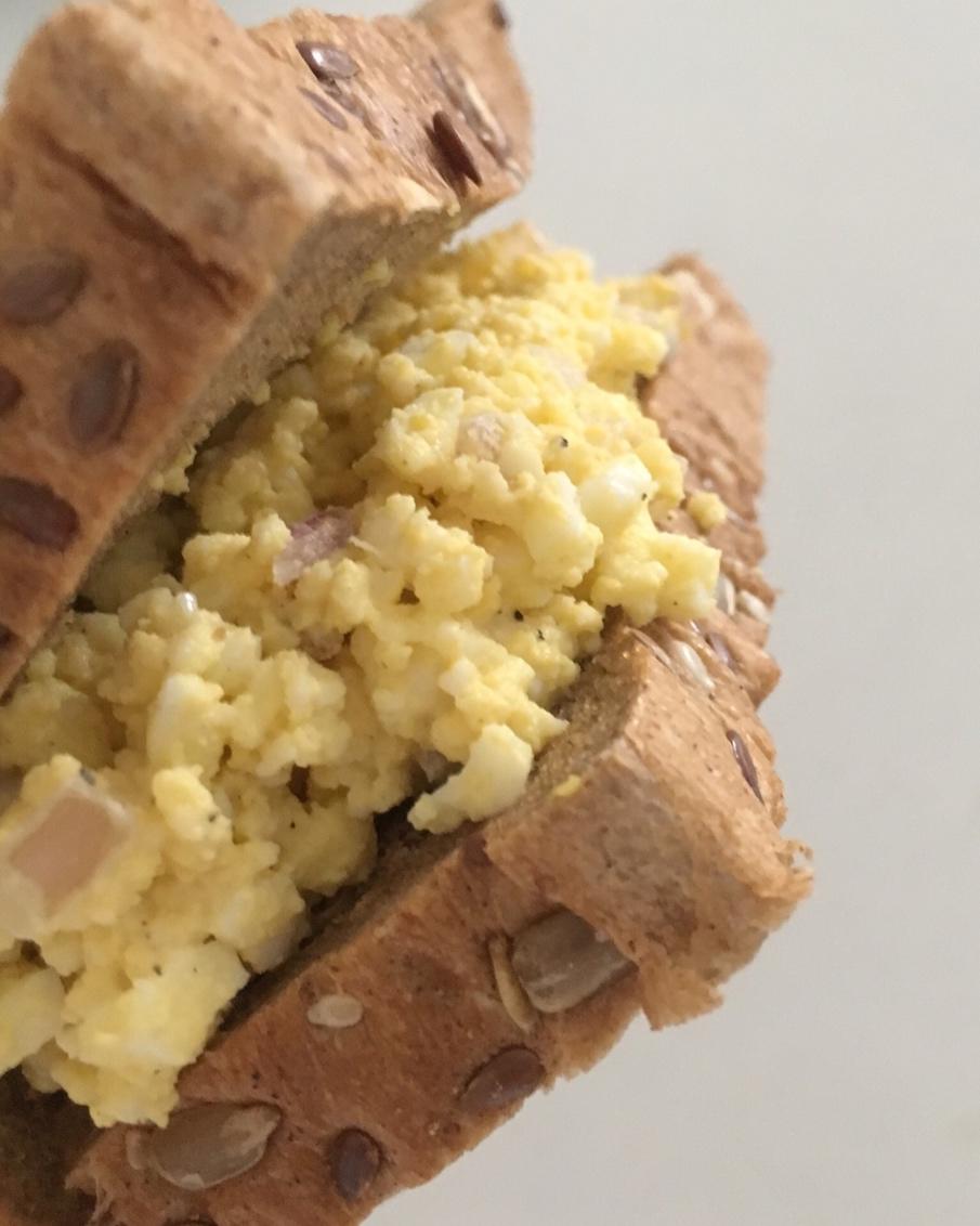 鸡蛋沙拉三明治