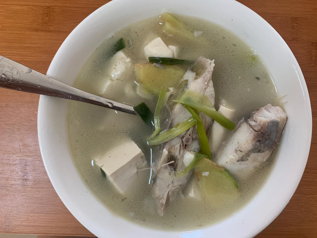 奶白鲫鱼豆腐汤
