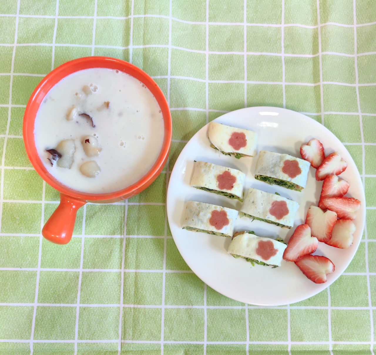 懒人快手，营养早餐：牛奶年糕甜汤，生菜火腿鸡蛋卷的做法
