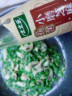 【春日时蔬小炒】荠菜蘑菇炒肉片的做法 步骤9