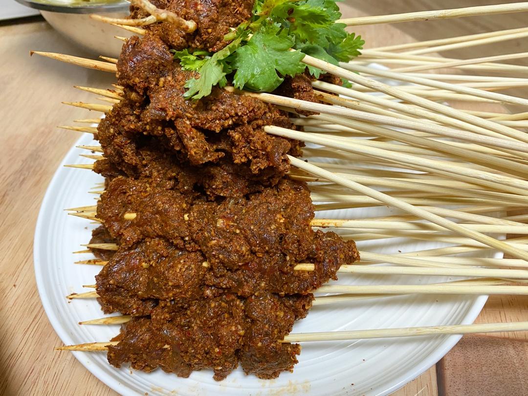 麻辣【串串香】秘制麻辣牛肉腌法，聚会来锅撸串