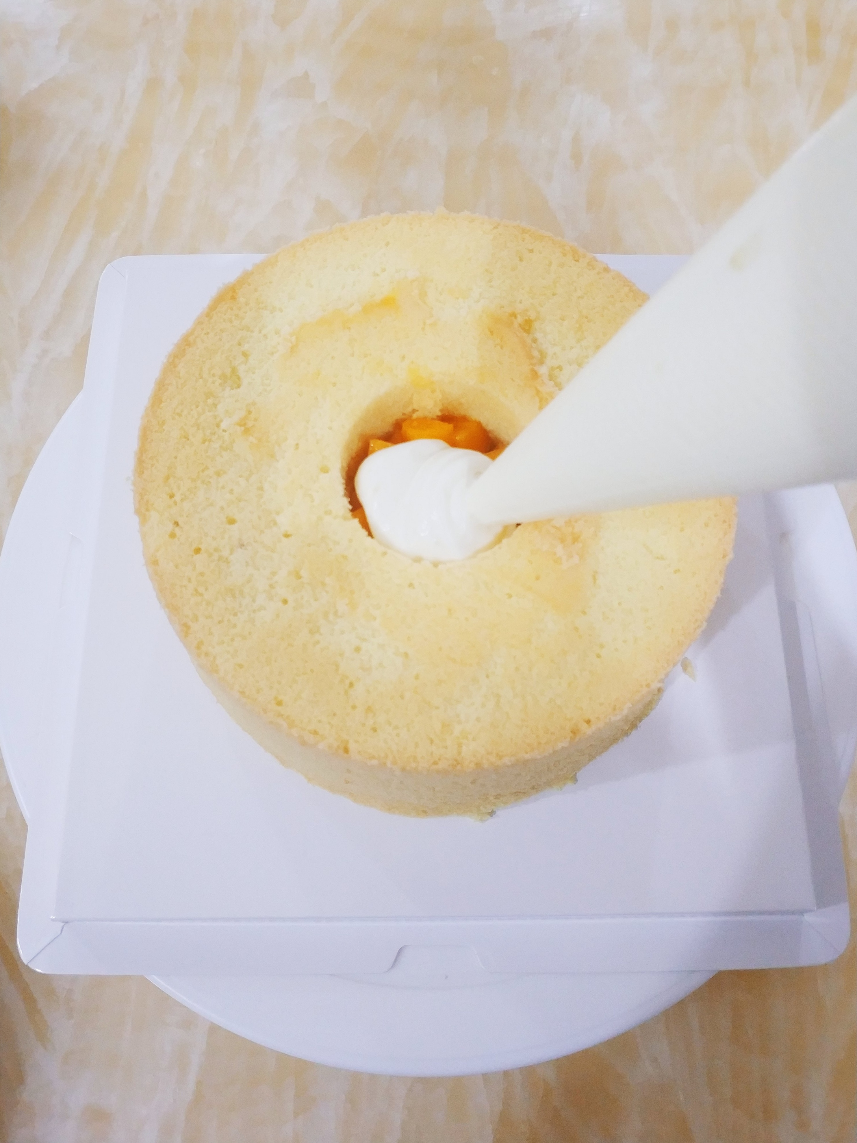 芒果椰香爆浆蛋糕的做法 步骤6