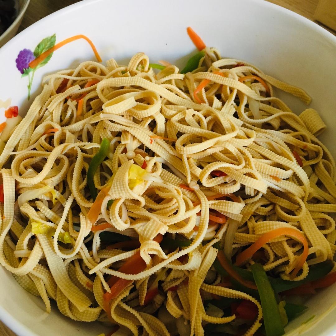 超快手的凉拌千张黄瓜胡萝卜丝
