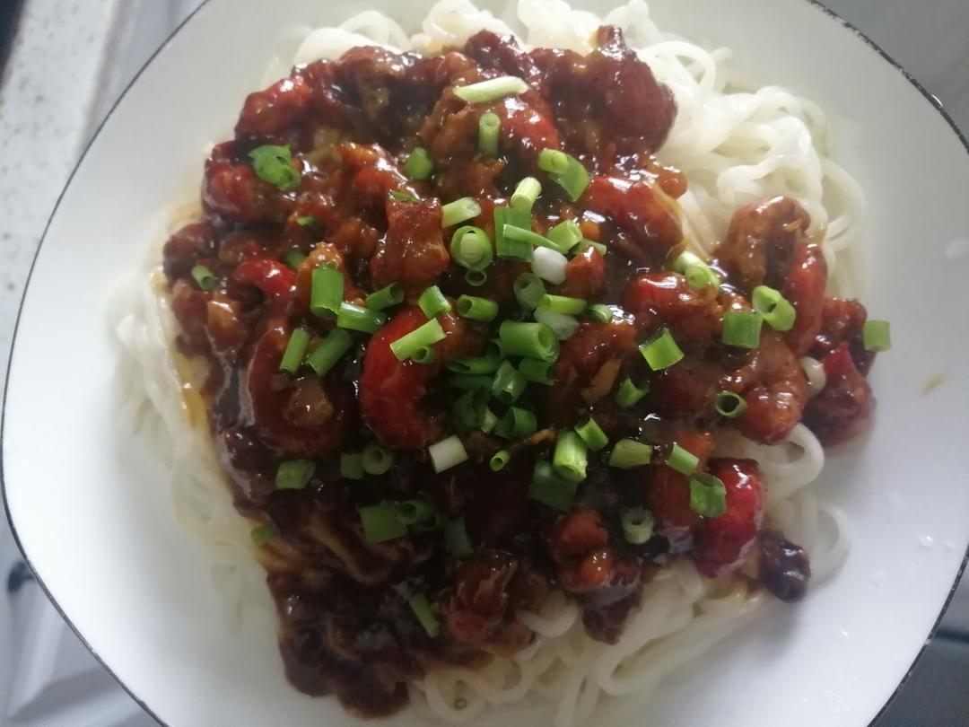 好吃的小龙虾拌面