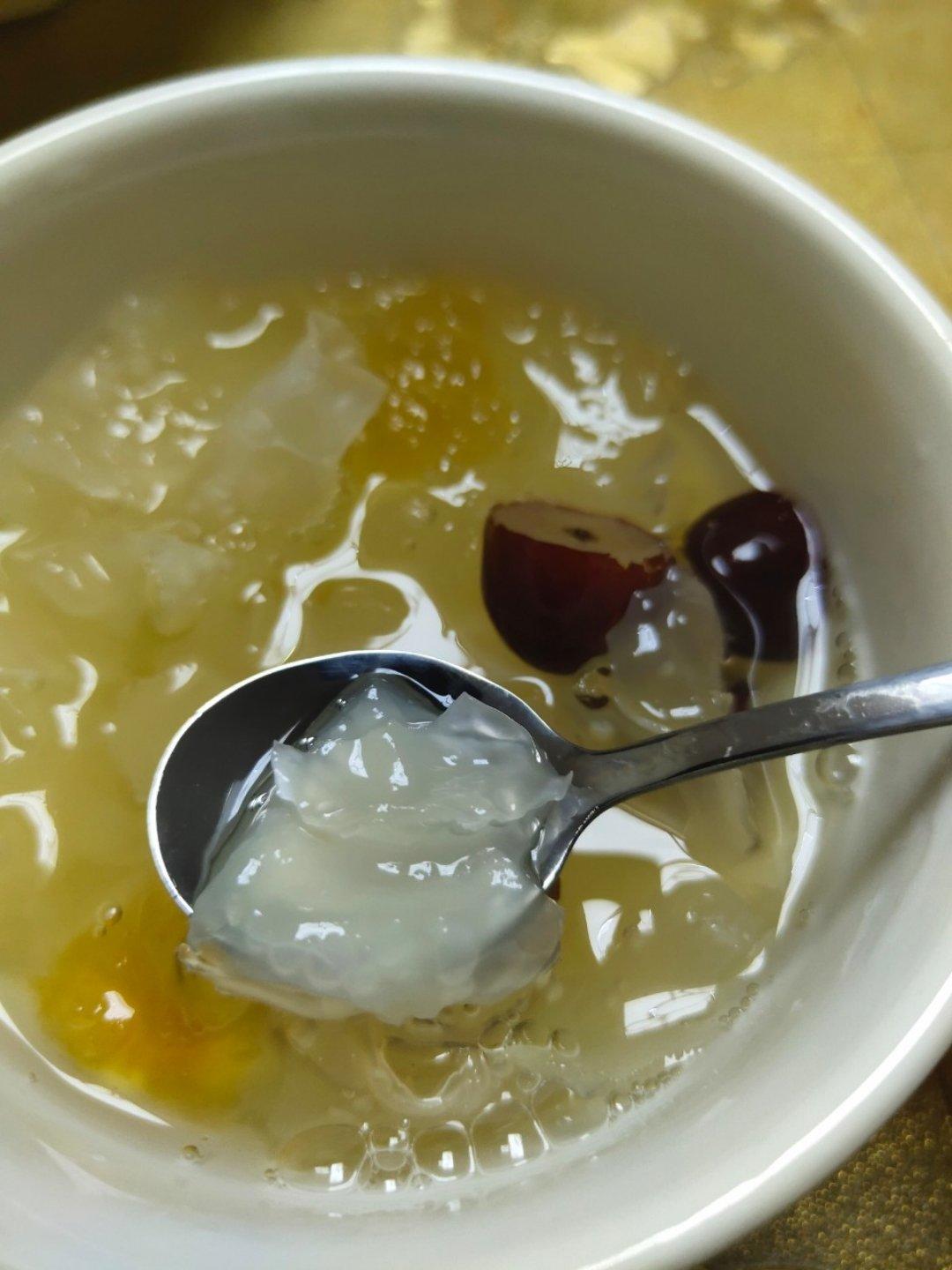 桃胶皂角米雪燕羹