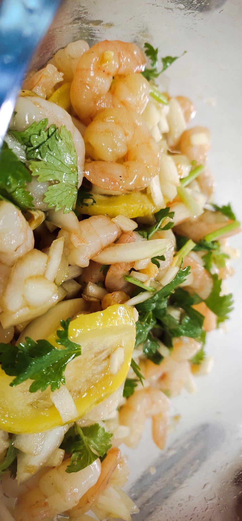 【泰式酸辣柠檬虾】做法简单，酸辣爽口，虾肉Q弹，一口一个超过瘾！