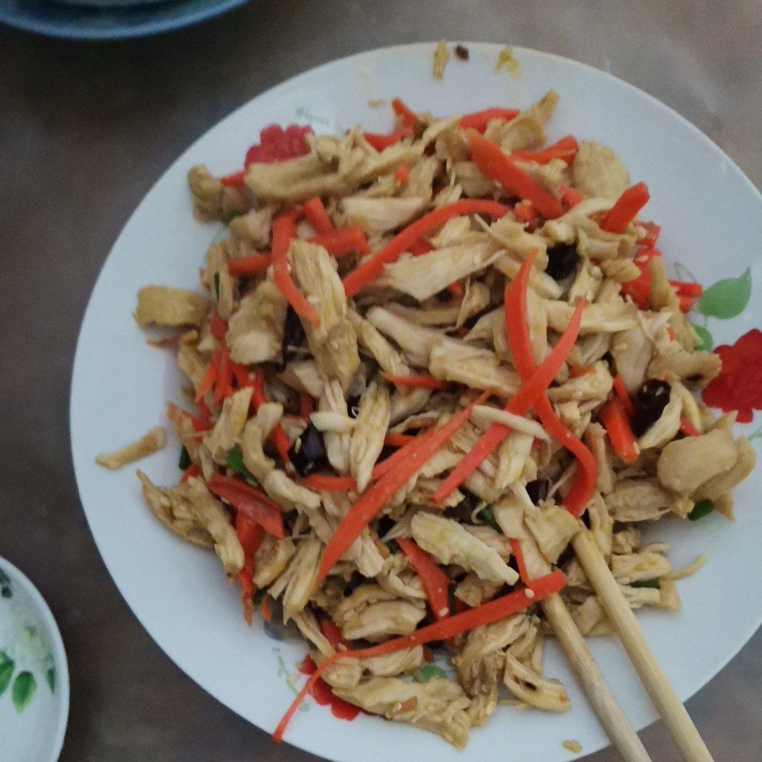 凉拌鸡丝（爽口低脂鸡胸肉）